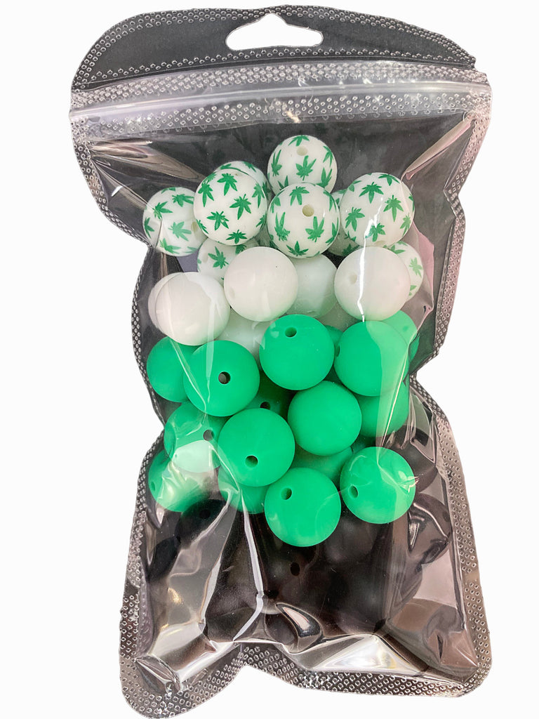 Silicone beads 15mm*50pcs, printed beads 15mm*10pcs. Used to make pens, bracelets, lanyards, necklaces, key chains, school bag pendants, friendship gifts and other crafts.