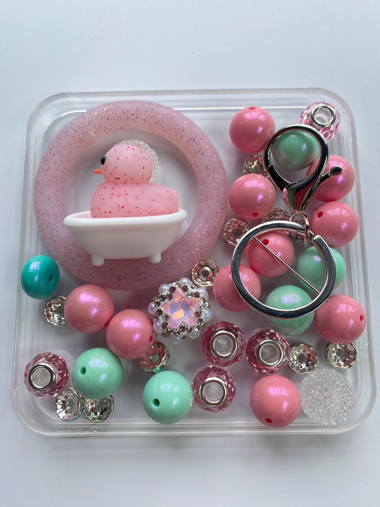 Focal*2, keychain*1, siliconering*1，shiny beads 15mm*15pcs, fancy beads 15mm*7pcs, gasket 10mm*12pcs. Used to make bracelets, lanyards, necklaces, keychains, pens, school bag pendants, friendship gifts and other crafts.